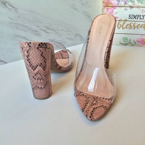 ✨2 Sizes left ✨ Clear Strap Block Heel - Picture 5 of 8